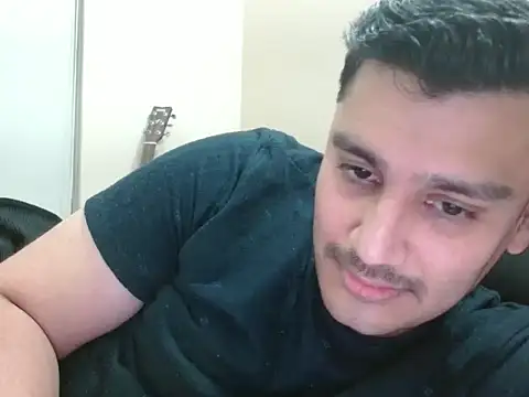 Snapshot of robintoit chatting on April 15, 2026, 1:07 pm robintoit online show from April 15, 2026, 1:07 pm