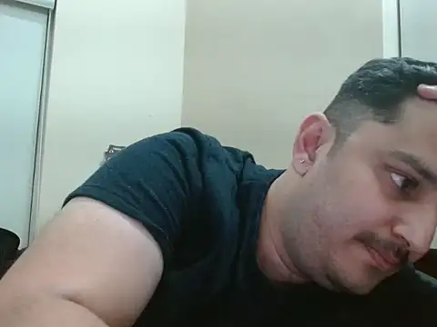 Snapshot of robintoit chatting on April 15, 2026, 7:58 pm robintoit online show from April 15, 2026, 7:58 pm