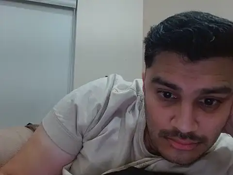 Snapshot of robintoit chatting on April 17, 2026, 1:19 am robintoit online show from April 17, 2026, 1:19 am