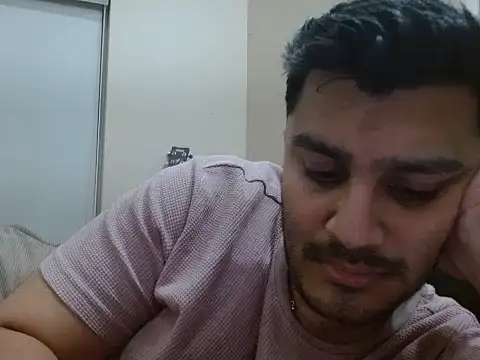 Snapshot of robintoit chatting on April 21, 2026, 5:28 pm robintoit online show from April 21, 2026, 5:28 pm