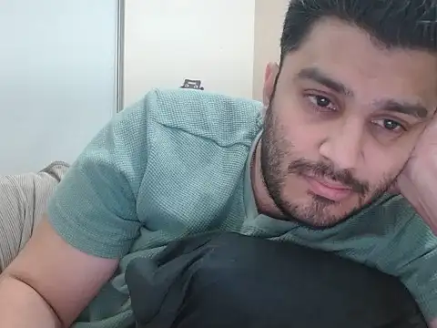 Snapshot of robintoit chatting on May 3, 2026, 8:48 pm robintoit online show from May 3, 2026, 8:48 pm