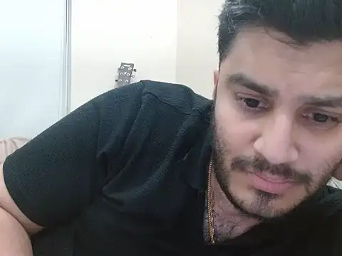 Snapshot of robintoit chatting on May 5, 2026, 8:28 pm robintoit online show from May 5, 2026, 8:28 pm