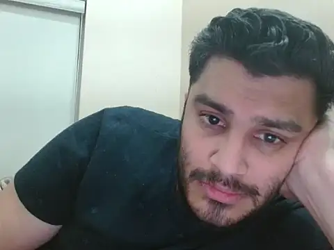 Snapshot of robintoit chatting on May 12, 2026, 8:17 pm robintoit online show from May 12, 2026, 8:17 pm