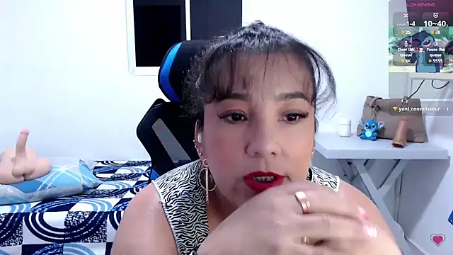 mom hot   online show from April 27, 2026, 7:01 pm