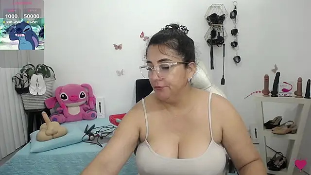 Snapshot of mom_hot__ chatting on June 15, 2026, 5:59 pm mom hot online show from June 15, 2026, 5:59 pm