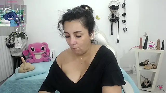 Snapshot of mom_hot__ chatting on June 18, 2026, 1:04 pm mom hot online show from June 18, 2026, 1:04 pm