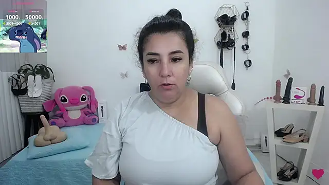 Snapshot of mom_hot__ chatting on June 19, 2026, 12:53 pm mom hot online show from June 19, 2026, 12:53 pm