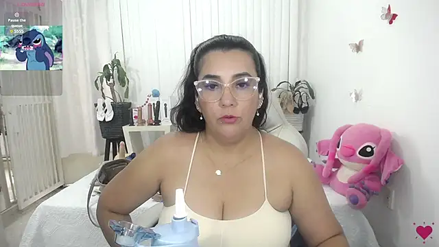 mom hot   online show from July 6, 2026, 10:34 pm