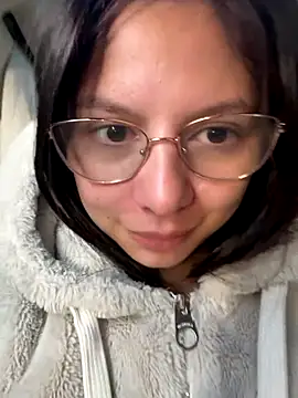 Snapshot of Bonniepark chatting on September 23, 2025, 12:08 pm Bonniepark online show from September 23, 2025, 12:08 pm