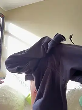 Snapshot of Bonniepark chatting on October 13, 2025, 12:38 pm Bonniepark online show from October 13, 2025, 12:38 pm