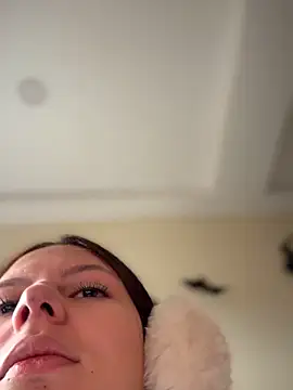 Snapshot of Bonniepark chatting on October 22, 2025, 12:38 pm Bonniepark online show from October 22, 2025, 12:38 pm