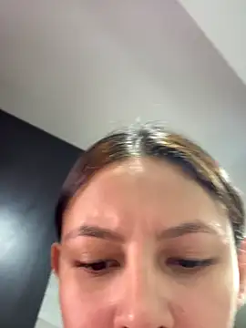 Snapshot of Bonniepark chatting on October 23, 2025, 6:39 pm Bonniepark online show from October 23, 2025, 6:39 pm