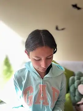 Snapshot of Bonniepark chatting on October 30, 2025, 1:23 pm Bonniepark online show from October 30, 2025, 1:23 pm