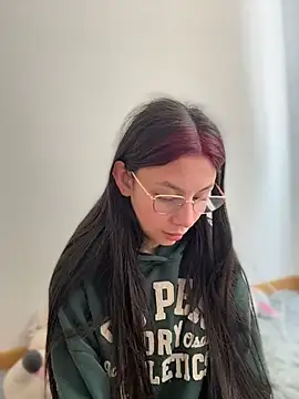 Bonniepark online show from December 3, 2025, 6:06 pm