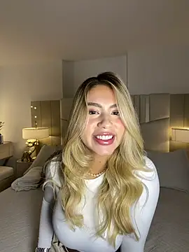 Snapshot of _laura_02 chatting on March 15, 2026, 6:25 pm laura 02 online show from March 15, 2026, 6:25 pm