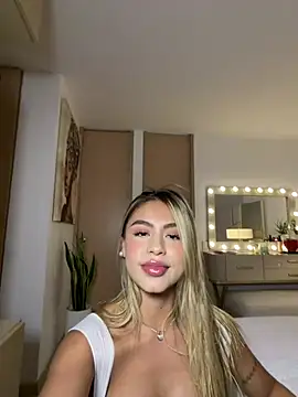 Snapshot of _laura_02 chatting on March 22, 2026, 7:39 pm laura 02 online show from March 22, 2026, 7:39 pm