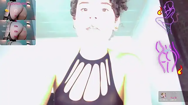 Snapshot of DoveCameron_ chatting on July 28, 2026, 2:18 am DoveCameron online show from July 28, 2026, 2:18 am