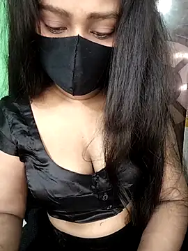 Idhika Paul online show from December 4, 2025, 3:21 pm