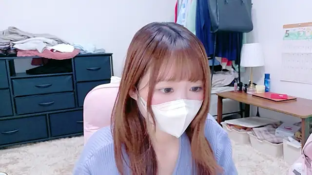 Yui-Ch online show from May 10, 2026, 12:21 pm