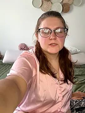 sexybee124 online show from October 15, 2025, 3:12 pm