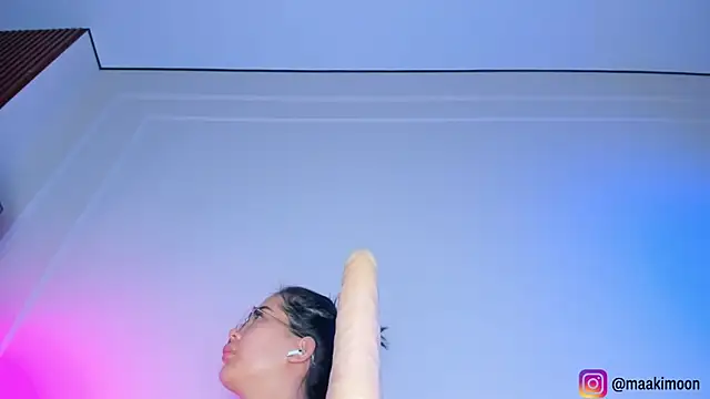 maakimo online show from December 22, 2025, 4:09 am