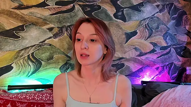 CrystalRey online show from December 22, 2024, 3:22 am