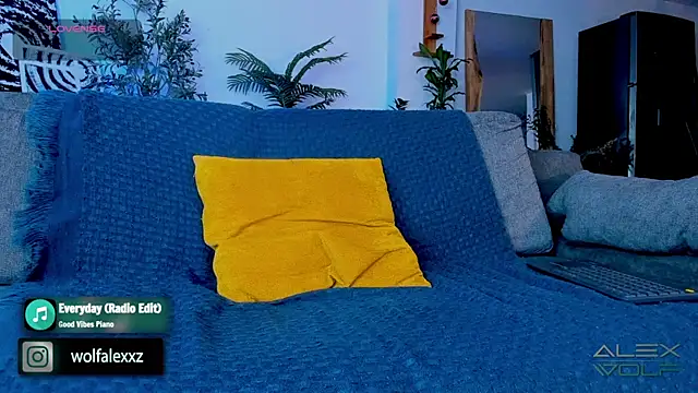 Snapshot of alex_wolf_ chatting on January 20, 2025, 2:01 am alex wolf  online show from January 20, 2025, 2:01 am