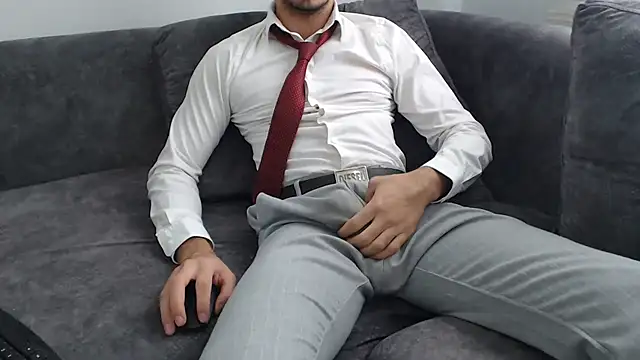 Naughtb0y online show from November 28, 2025, 9:34 am