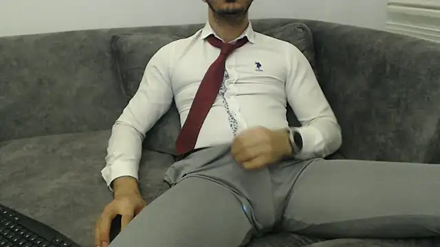 Naughtb0y online show from May 3, 2026, 11:33 pm