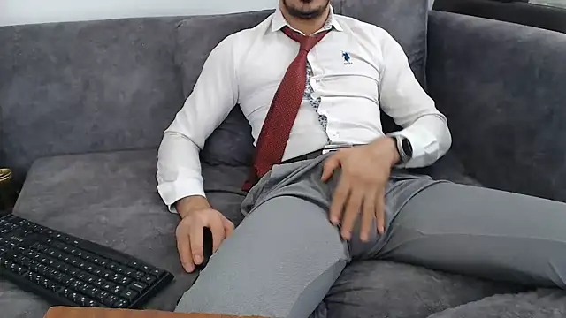 Naughtb0y online show from June 6, 2026, 10:31 am