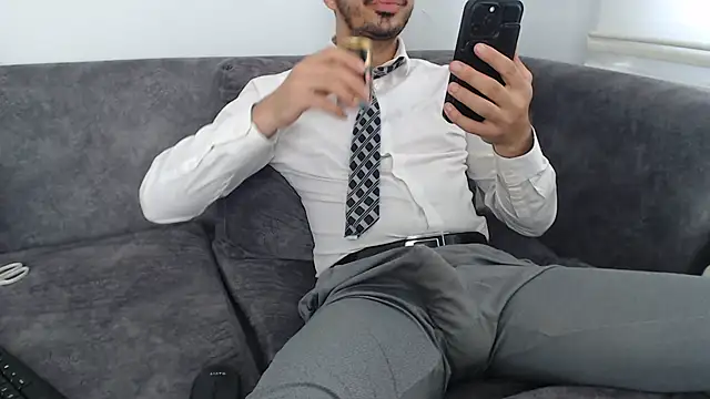 Naughtb0y online show from July 19, 2026, 2:21 pm