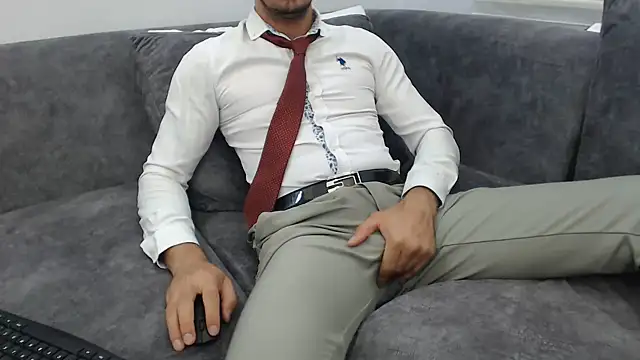 Naughtb0y online show from August 5, 2026, 4:10 pm