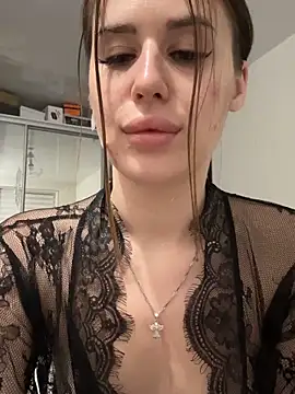 Milkissss online show from March 17, 2026, 4:43 pm