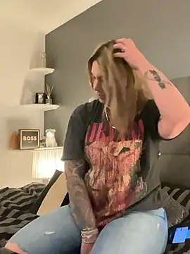 blondebitch2 online show from January 6, 2025, 8:50 pm