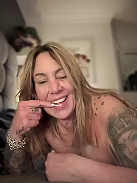 blondebitch2 online show from January 6, 2025, 11:52 pm