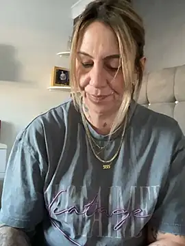 blondebitch2 online show from January 10, 2025, 1:52 pm