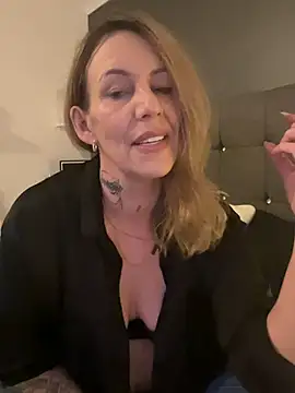 blondebitch2 online show from February 9, 2025, 7:09 pm