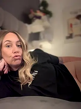 blondebitch2 online show from November 15, 2025, 3:19 pm