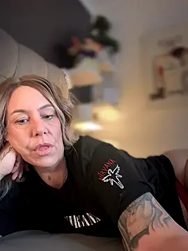 blondebitch2 online show from November 16, 2025, 11:16 am