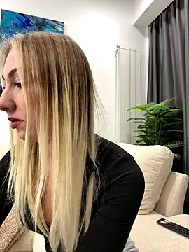 LuisaBecker online show from December 21, 2025, 1:40 pm