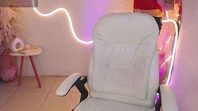 Snapshot of ViolettaHotLatin_ chatting on September 20, 2025, 12:39 pm ViolettaHotLatin  online show from September 20, 2025, 12:39 pm