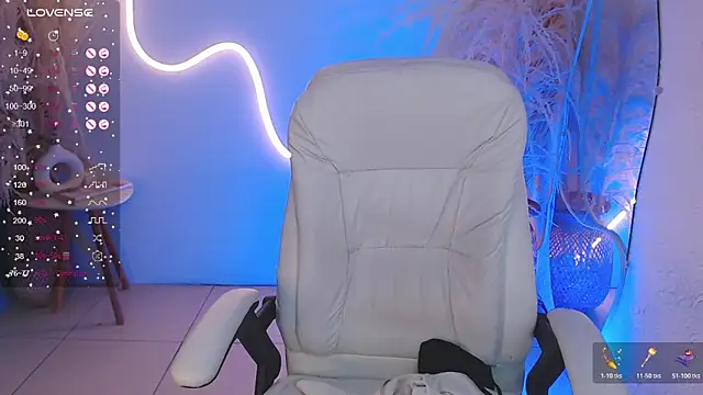 ViolettaHotLatin  online show from November 6, 2025, 12:39 pm