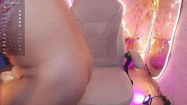 ViolettaHotLatin  online show from December 19, 2025, 12:45 pm