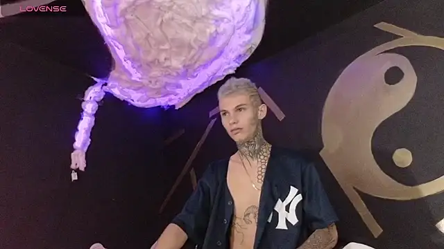 Stuart Boy  online show from March 15, 2025, 8:32 pm