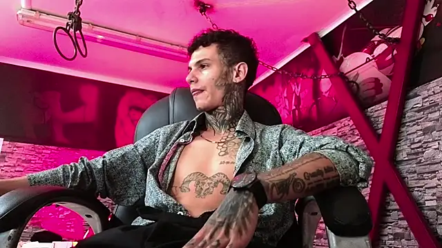 Stuart Boy  online show from October 5, 2025, 3:38 am