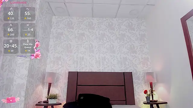 Snapshot of xenia_golden chatting on November 12, 2025, 1:33 pm xenia golden online show from November 12, 2025, 1:33 pm