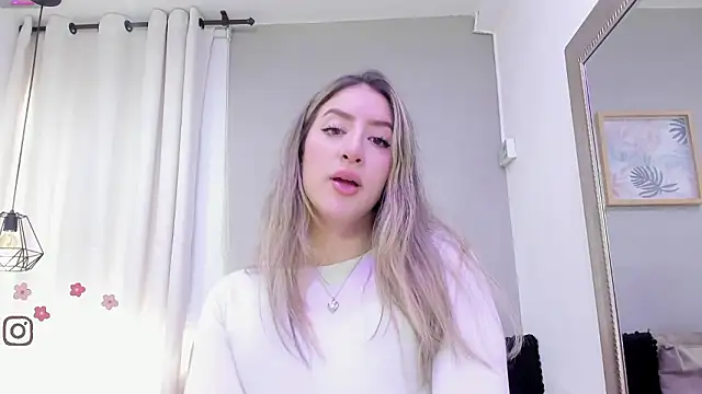  AlejaCruz  online show from February 23, 2026, 7:22 pm