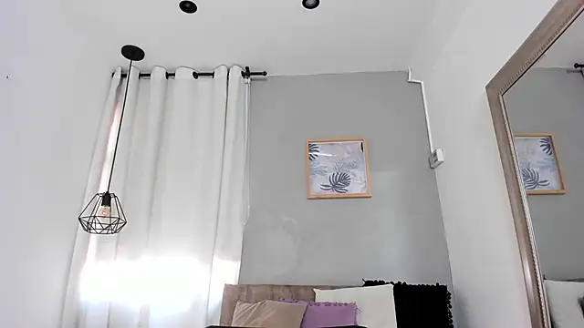 Snapshot of _AlejaCruz_ chatting on May 31, 2026, 12:12 pm AlejaCruz online show from May 31, 2026, 12:12 pm