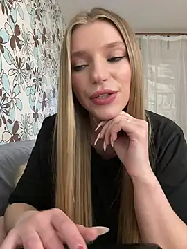 Snapshot of adel_secret chatting on April 6, 2026, 8:21 pm adel secret online show from April 6, 2026, 8:21 pm