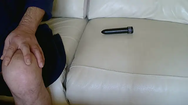 Snapshot of claudemichel chatting on October 14, 2025, 3:02 pm claudemichel online show from October 14, 2025, 3:02 pm